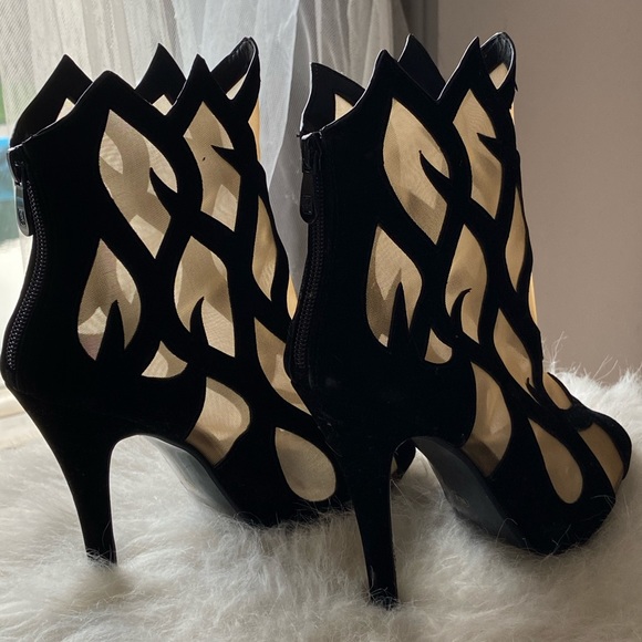 BLACK SEXY HEELS - Picture 3 of 3